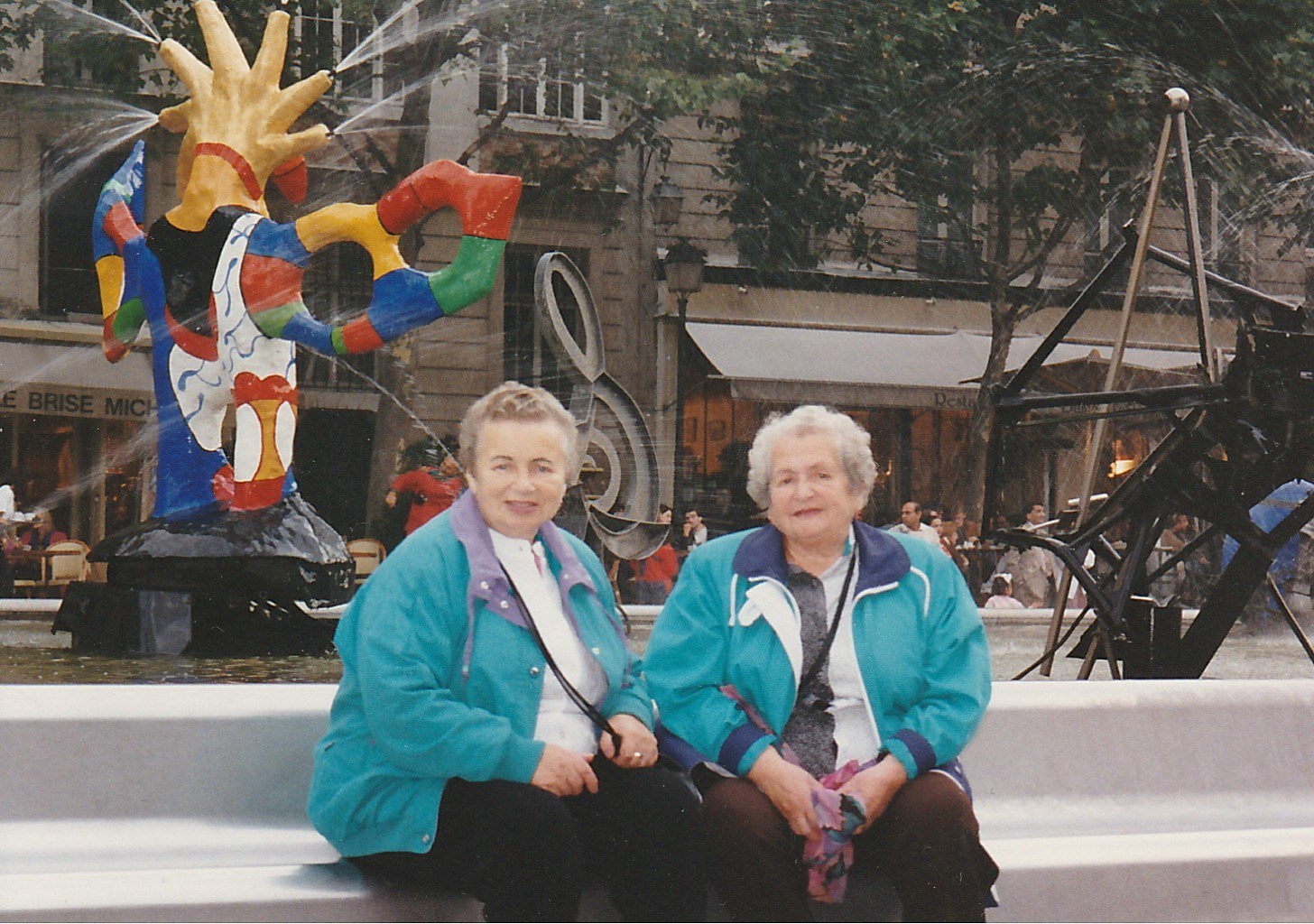Tolpin sisters: Gnesia, Tania in London