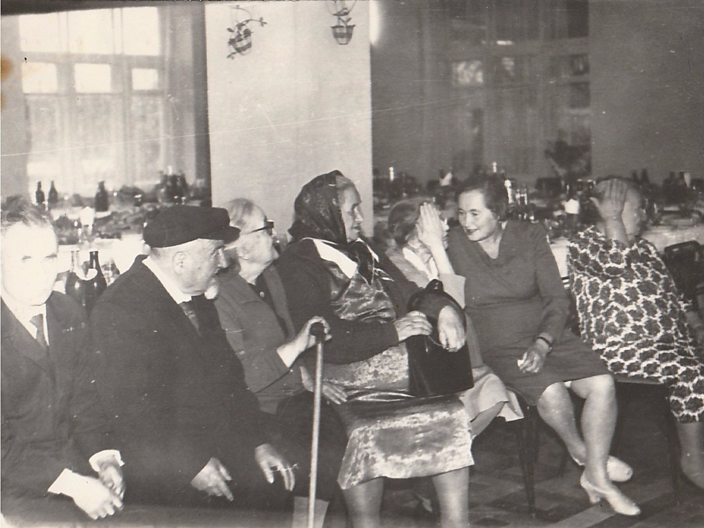 Larisa and Anatoly wedding, From Left: Iosiph Tolpin, Joseph Tolpin, Klara, Entsia Tolpin, .., Basia