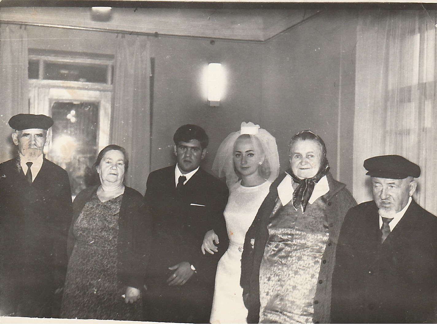 Larisa/Anatolys wedding, Anatoly's parents on the left. Entsia and Joseph on the right